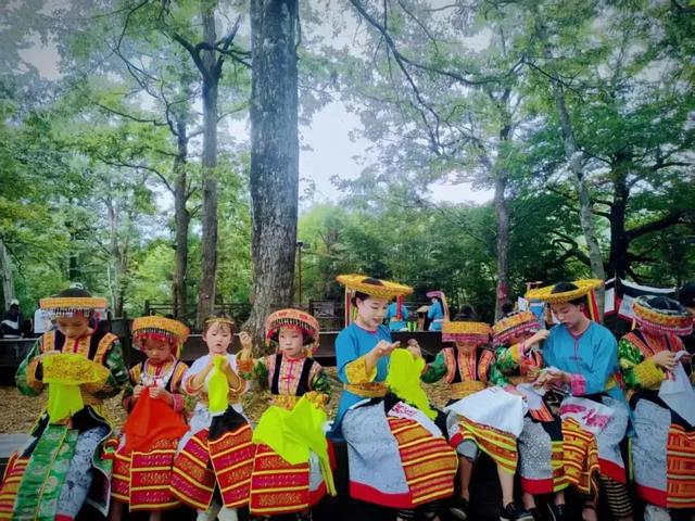 “云上花瑶”到底多好玩？！追雾漫山、清泉嬉水、篝火狂欢…从晨露一直清凉到星光！