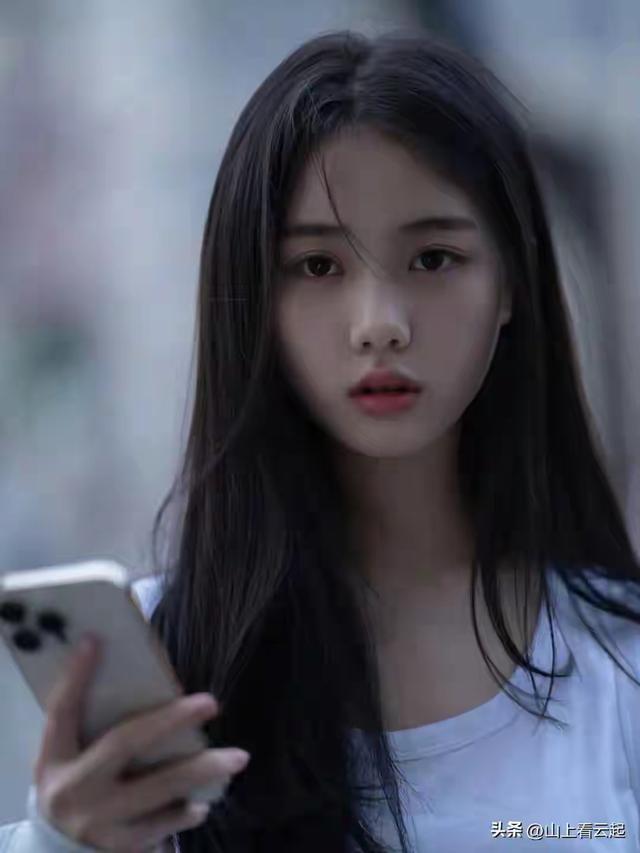 湖北武汉一校花好漂亮 168cm身高体重45kg 美得太犯规 让人移不开眼