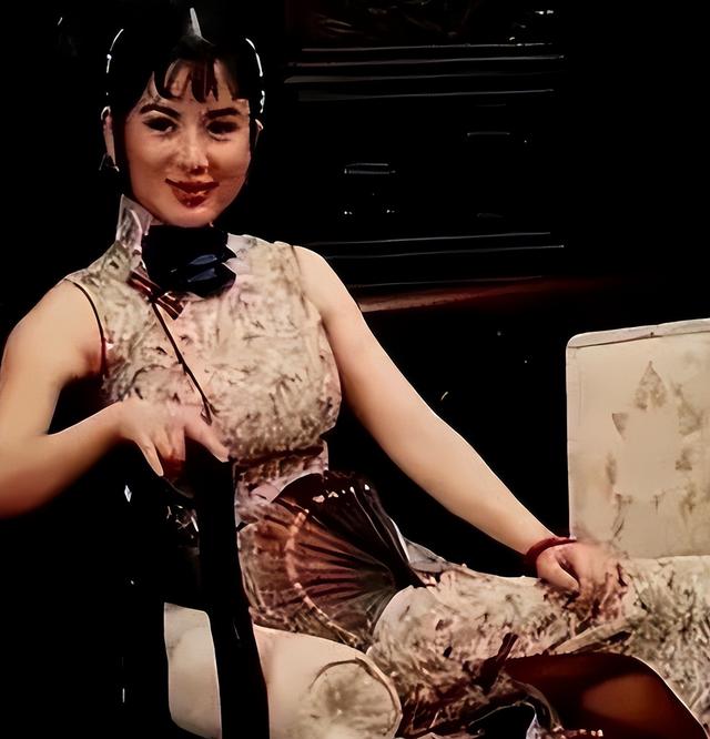 她是中国第一美妇，坐牢离婚拍三级片，还因太美被克林顿接见