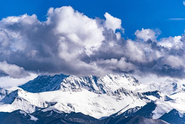 一周两起登山险！卓玛康峰加潘巴里山，安全体系失灵？