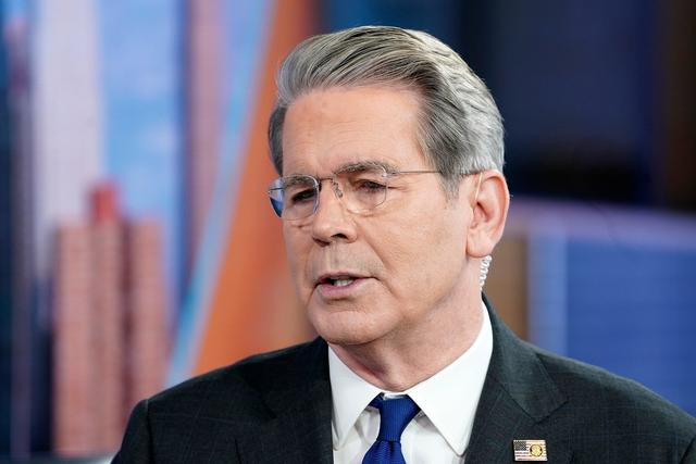 特朗普惊奇发现一个世纪漏洞，只要不招惹中国，那就没一个能打的