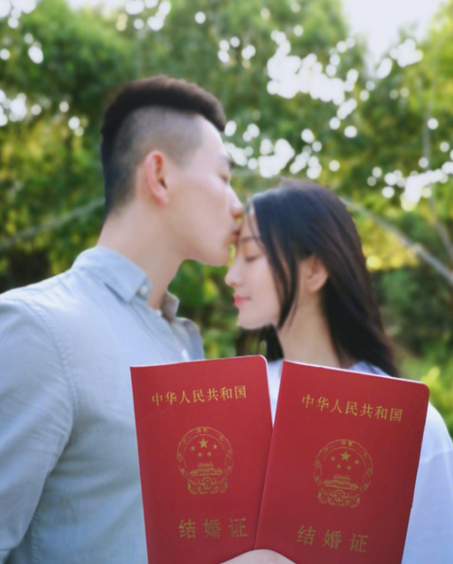 张馨予庆结婚7周年