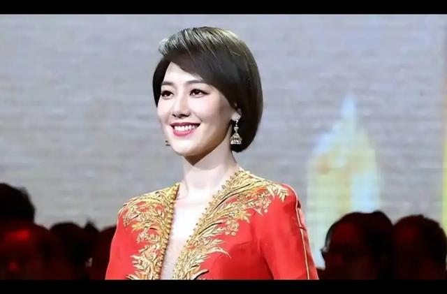 被央视“开除”， 私生活混乱，用陪睡上位，她身上哪个标签是真的