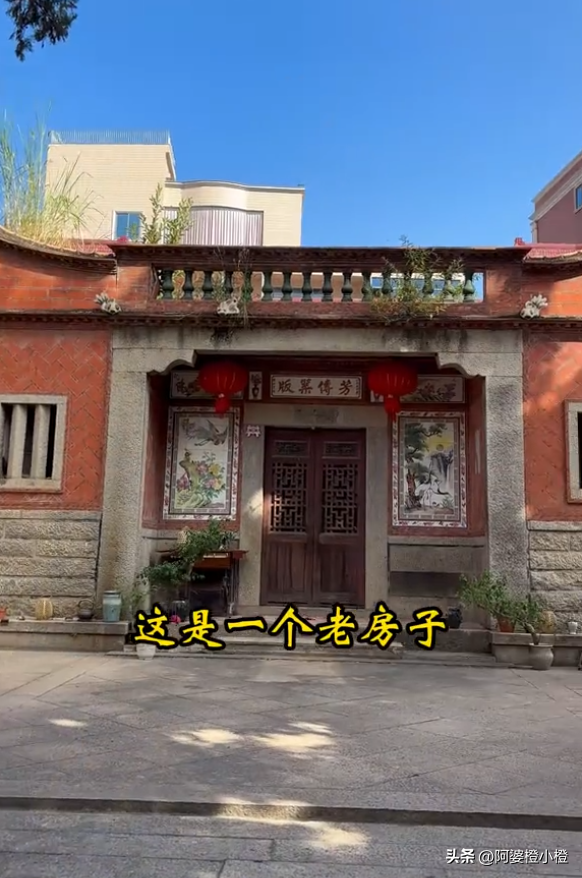 赖昌星妻子曾明娜现状，独居3000平老宅，做饭弄花草活成人生赢家