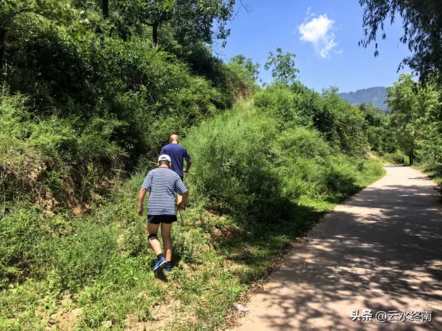 陕甘交界的千年古镇，有绝美高山草原和千年古道，现在却一片萧条