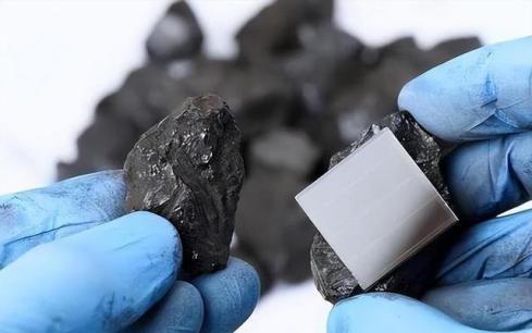 找到了高市早苗软肋，到目前，日本只求了中国一件事，惨惨兮兮！