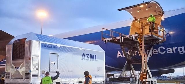 铁了心要走！阿斯麦光刻机巨头厌倦荷兰，谁是背后大赢家？