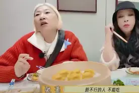 63岁蔡明节目首度公开胆被切除了，不能吃韭菜，叹：一定要吃早餐图片