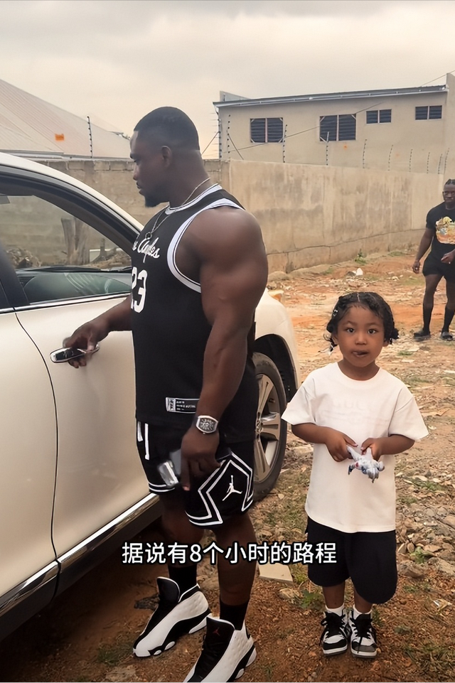 浙江女子去非洲婆家，买8台苹果手机做见面礼，却连泡面都吃不起