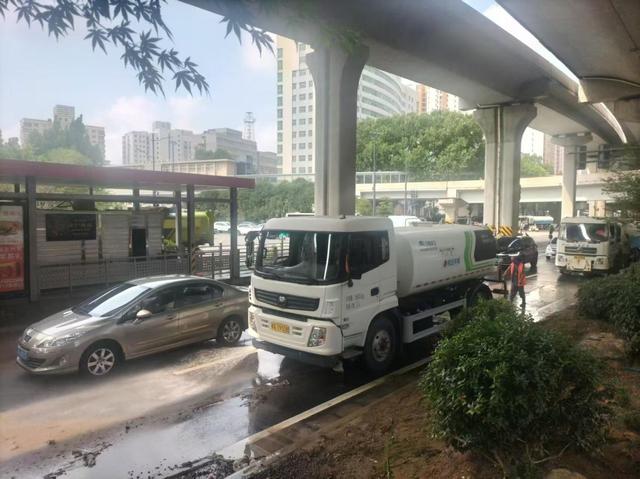 暴雨后郑州市区交通秩序已恢复正常