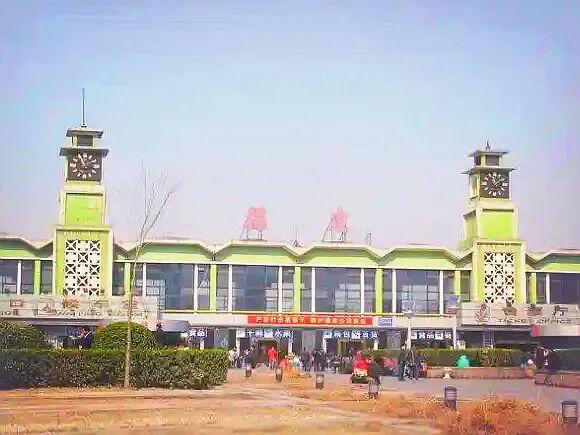 保定新站非常，曾经的老站红墙红旗的模样，还刻在不少保定人心里