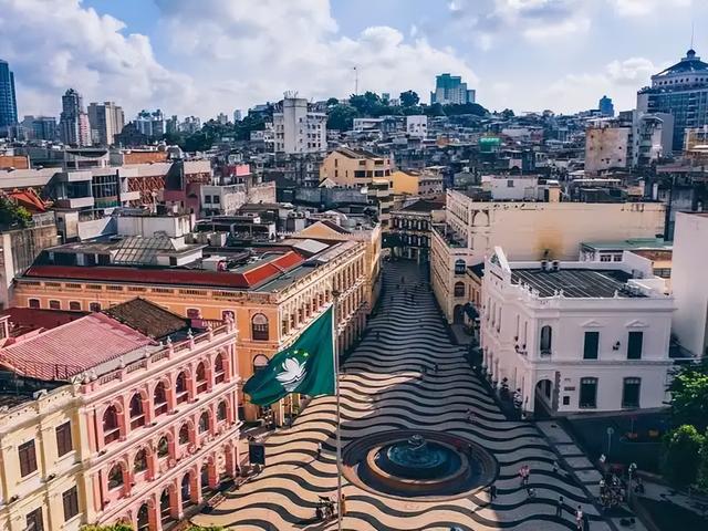 大三巴牌坊没说话，18年了，澳门怎么把老城区过成“活遗产”？