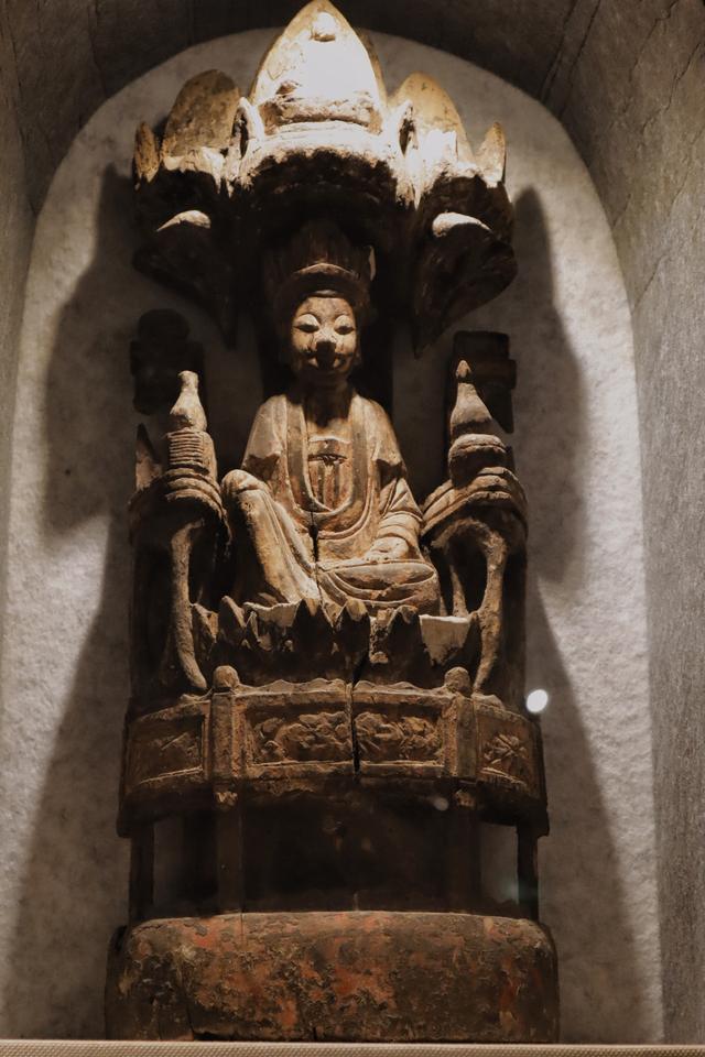 西夏皇家寺庙，35米绝美卧佛，国内仅存900年保留完好