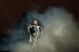 陈奕迅和林俊杰：华语乐坛的'摔跤手'互撩记图片