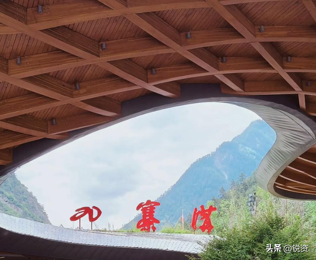 景区离大门几公里？逼着坐车圈地收钱，旅游乱象真没人管管吗？