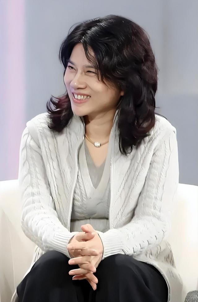 雷军没想到，十亿赌约12年后，董明珠一个举动再令所有人刮目相看