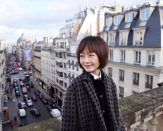 55岁发福后的鲁豫很养眼，如今胖出新宽度，曾经的她真没法看！