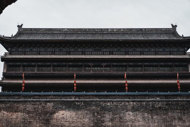 2025中国十大热门旅游城市排名，成都第3，郑州第5，重庆垫底！