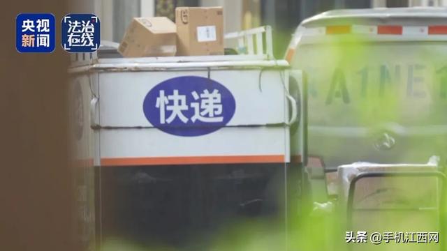 快递员长期网购手机、平板等高价产品，拒收并私吞800件赠品，“薅羊毛”获利38万元
