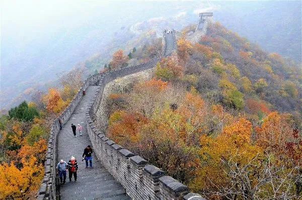今天进山赏景，秋天的山色太美了，简直是摄影家的天堂