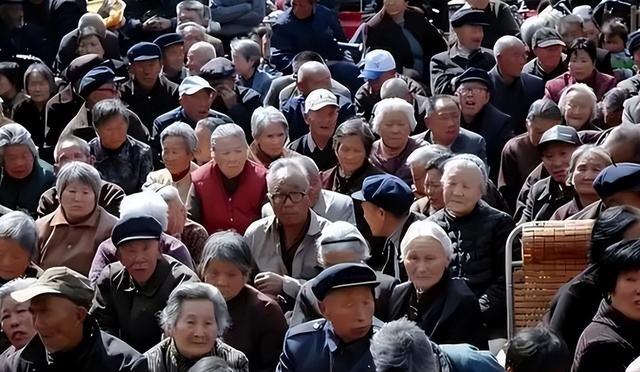 全国出生人口断崖：21年1062万人，24年954万，25年令人意想不到