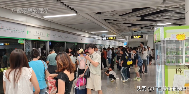 你是不是特别想坐南宁地铁，但又害怕不懂怎么坐呀？我来教教你！