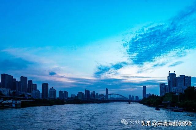 甘肃兰州：兰州两日游之兰州黄河铁桥中山桥夜景醉人 大气磅礴