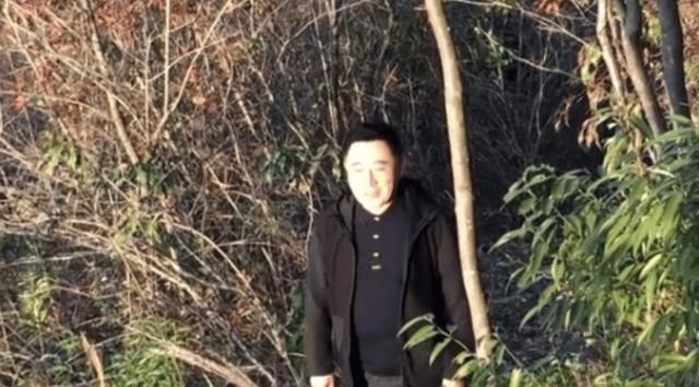 他是央视金牌主持人，57岁才结婚，娶北师大教授，气质高贵还漂亮