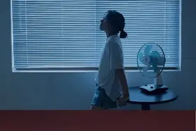 后来我停止了纠缠，放下后，才明白，原来最好的爱是“不打扰”图片
