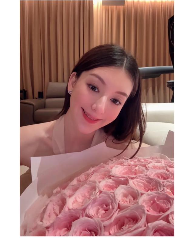 方媛晒38岁庆生照秀恩爱，照片P太过被吐槽，郭富城看起来1米9！