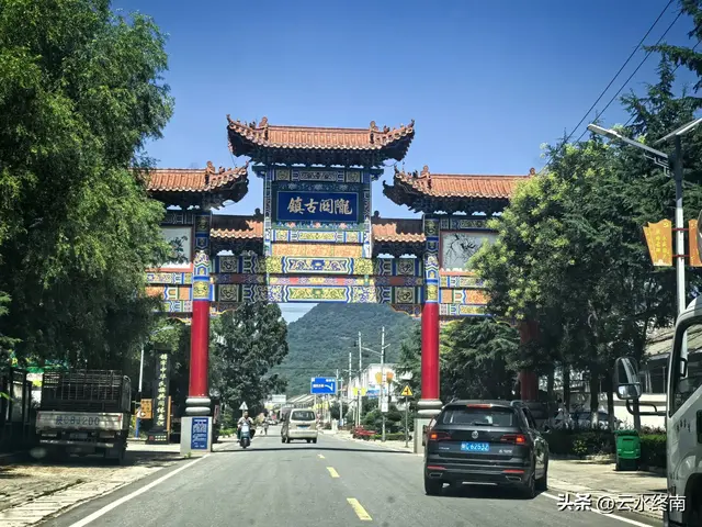 陕甘交界的千年古镇，有绝美高山草原和千年古道，现在却一片萧条