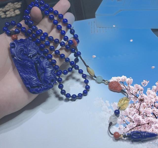 男人到了五六十岁，切忌戴天珠、青金，换成这些才不油腻显沉稳