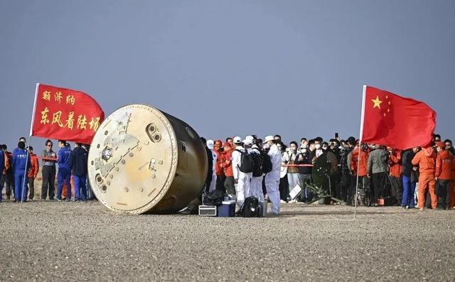 神舟二十号已飞3个月，10月底返航，飞船为何要经受1000多℃灼烧