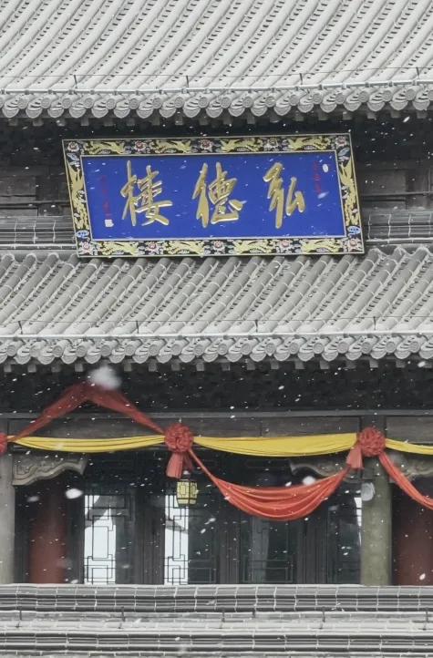 下雪了！泰山今冬初雪如约而至，岱顶开启冰雪盛景