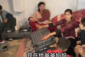中国女婿成了“香饽饽”，佳音这次回来给家人带了什么礼物呢图片