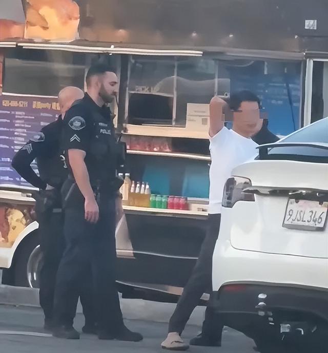 在美国卖酱香饼小伙被捕为何引关注