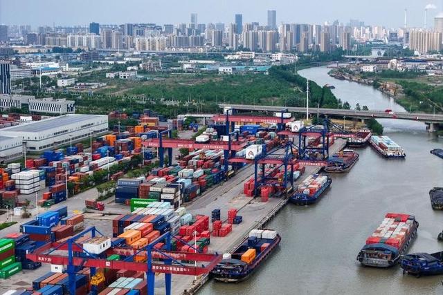 中国打破西方30年垄断!你断芯片我断钢，别以为没有方法对付欧美!