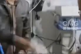 美军神话破灭？胡塞武装用“拖鞋军”战术逼出美国致命图片