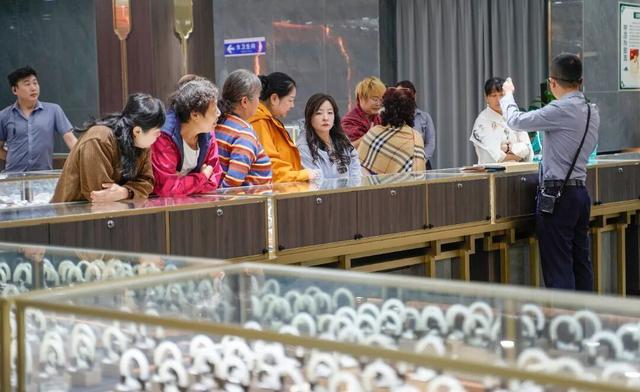 火火火！三坪农场文旅新地标凭什么引游客接踵而来