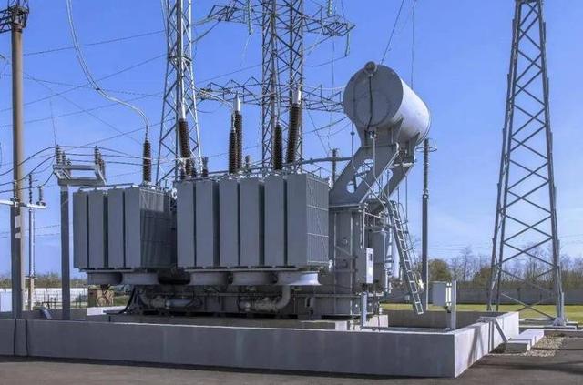 马斯克预言成真！全球争抢的不是芯片 而是中国20万一台的变压器