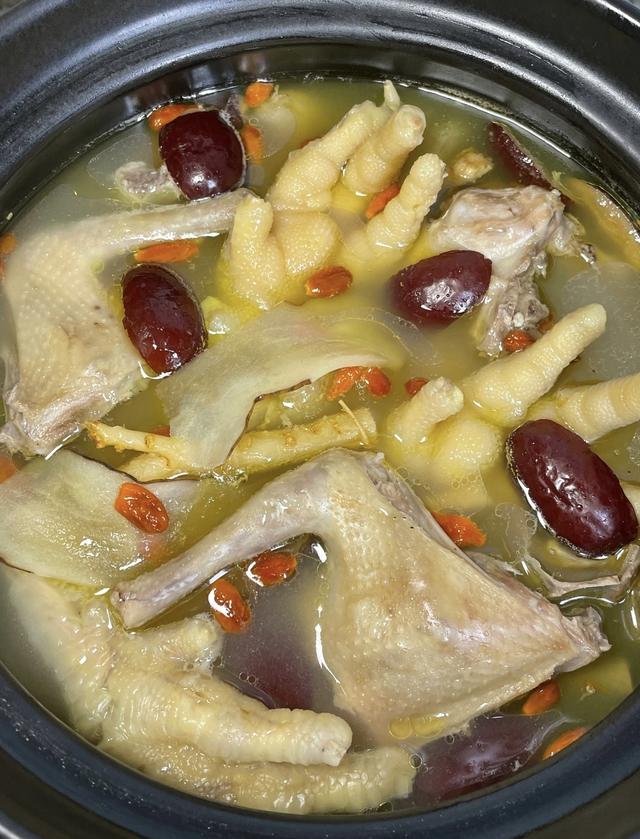“一鸽顶九鸡”,别总炖鸡汤了,鸽子的4种吃法,健脾养胃补气血