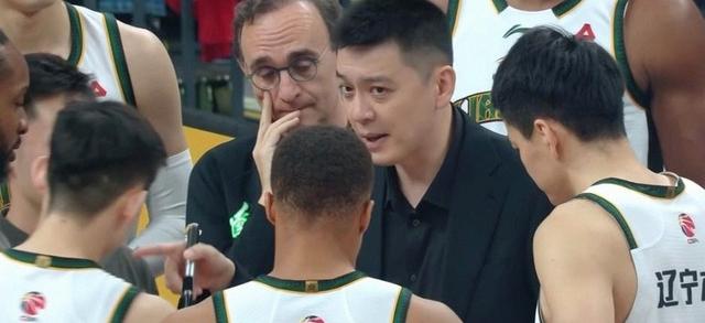 罚球31-17！杨鸣冲动技犯送5罚，让辽宁断送全局，成全北京3连胜