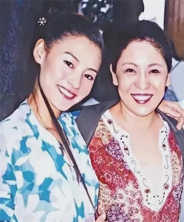 耍大牌，爱撒谎，私生活混乱！难怪二十年过去，向太还不肯放过她
