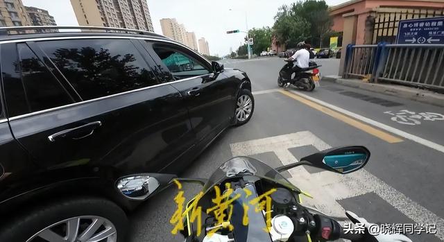 嚣张男别停摩托后续，狂吼弄死人，身份被扒，中联重科连夜切割