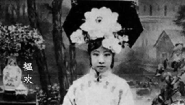溥仪亲妹妹，活到2004年，临终前说了句溥仪一辈子都不敢说的话