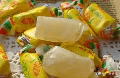 出嫁时继父给我3000陪嫁，1年后去取钱，输入密码后我愣住了