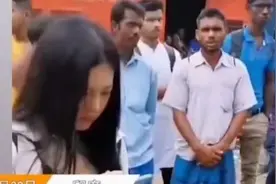 中国女子在印度遭围观，旁边人口水都流地上了，笑死在评论区图片