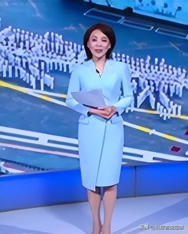 她被称为央视美女主持人“第一丝袜腿”，穿衣打扮值得学习