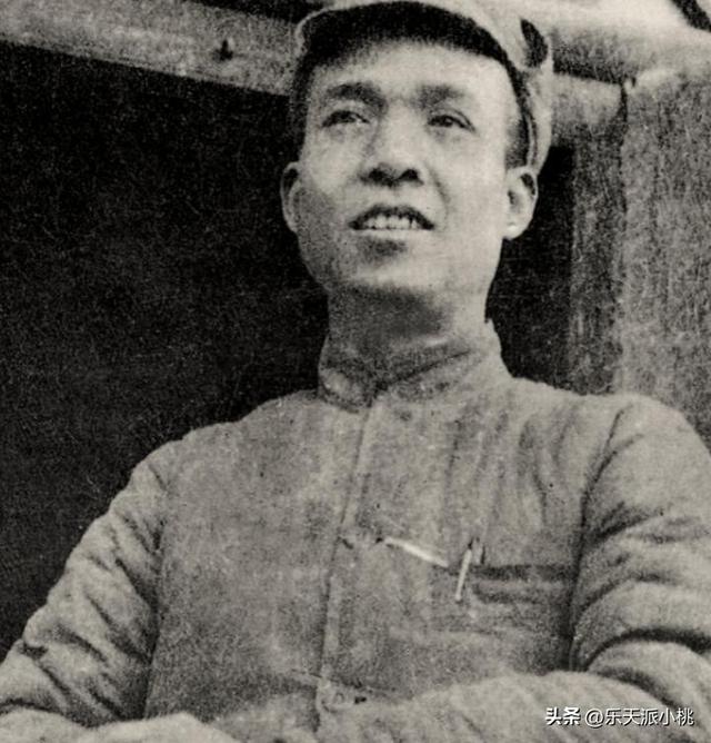 他曾担任副总理21年，晚年升至正国级，临终前将所有积蓄上交国家