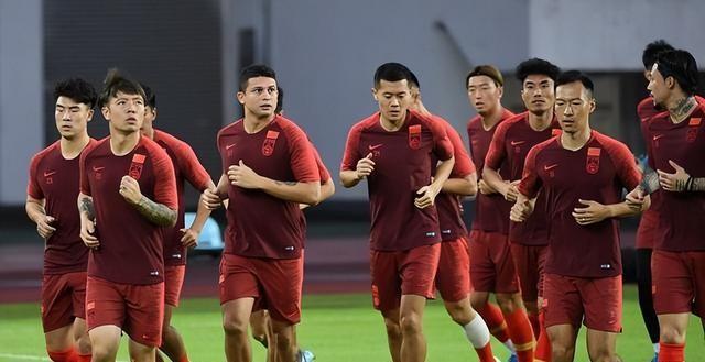 国足赞助商连夜撤退，三折球衣无人问津！中国男足商业价值减少